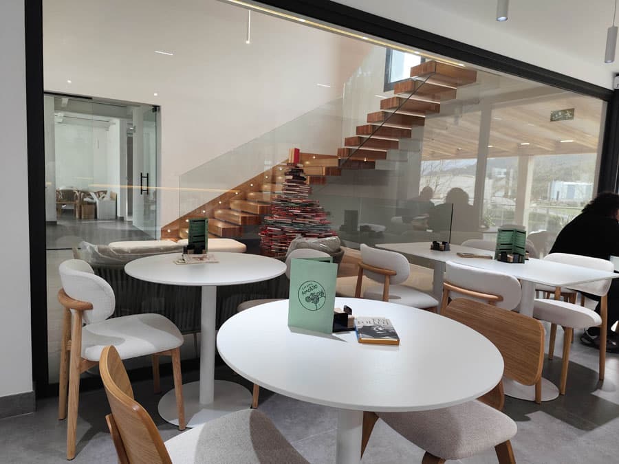 Visita nuestra bibliolibrería en el Centro Cultural de Amoedo